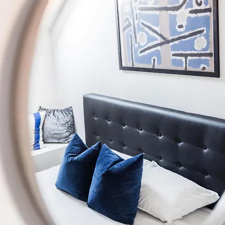 Apartmán Historic Penthouse With Sauna & Jacuzzi @downtown