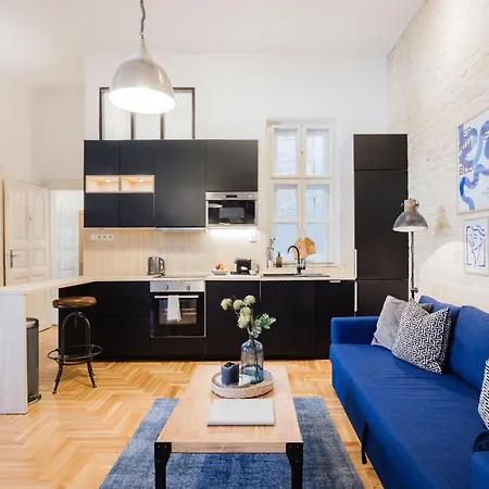 Historic Penthouse With Sauna & Jacuzzi @downtown